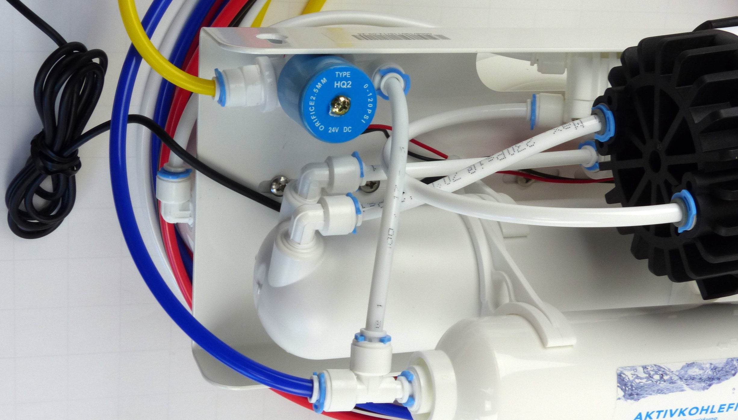 Die Wassersparende: 5‑stufige Osmose-Anlage mit Permeatpumpe und Tank ~  vital-RO-permeat-5m